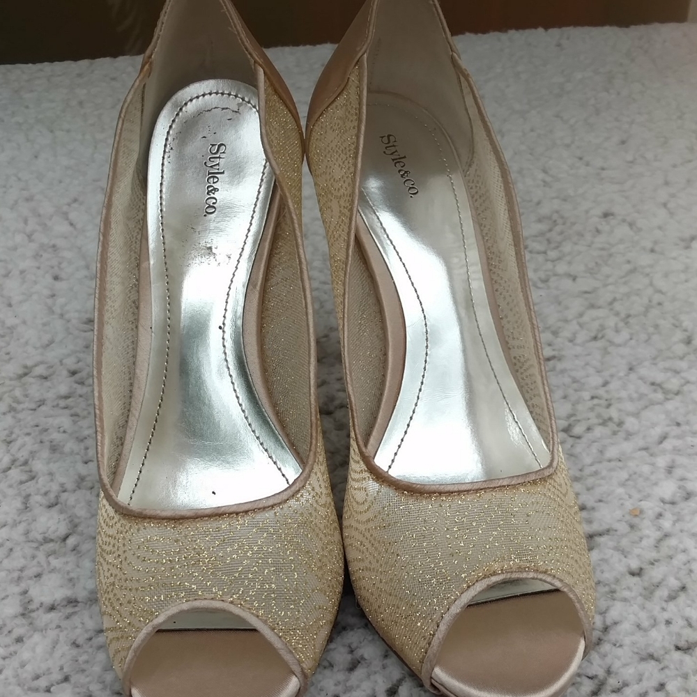 Shoe
